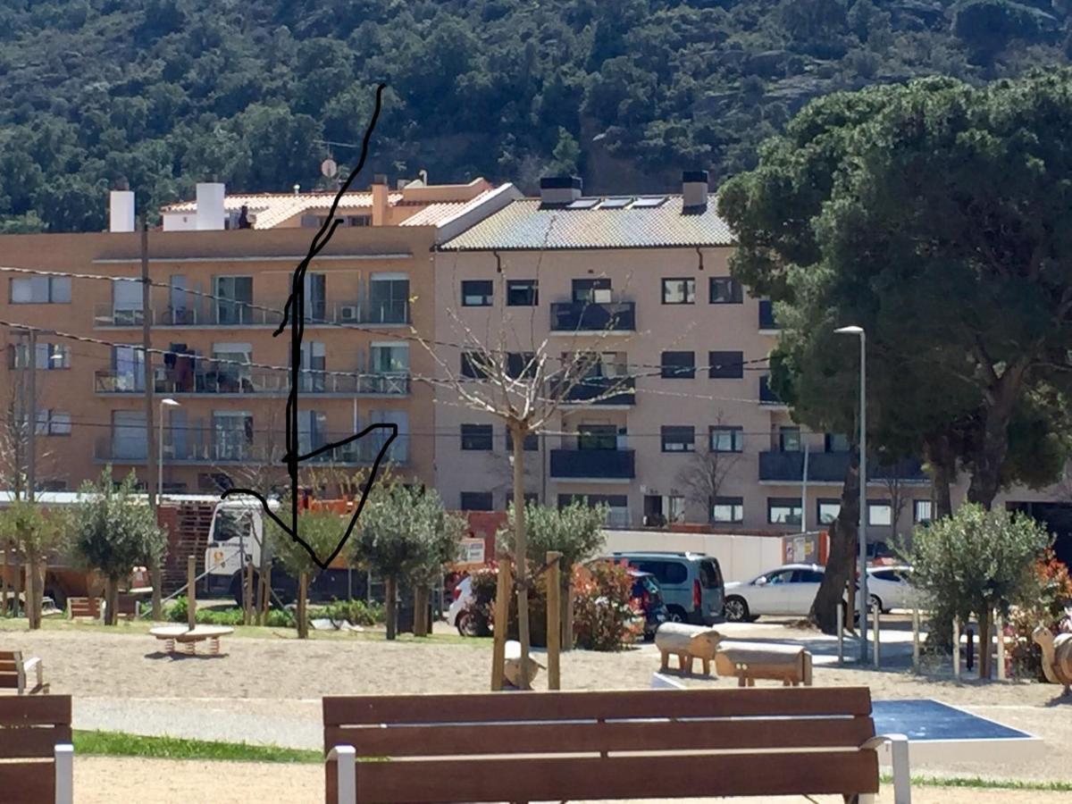 Appartement standing 58m plage à 3mn en voiture Roses Esterno foto
