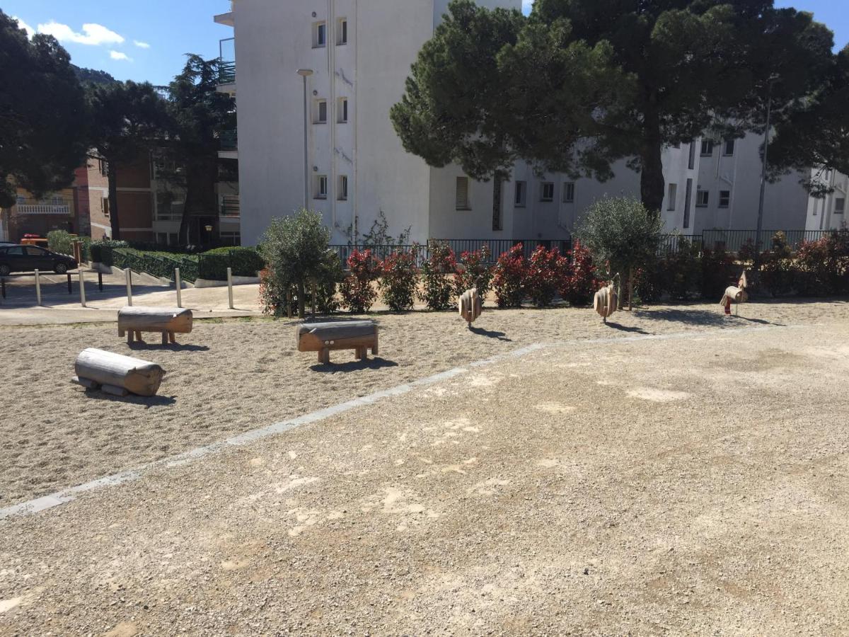 Appartement standing 58m plage à 3mn en voiture Roses Esterno foto