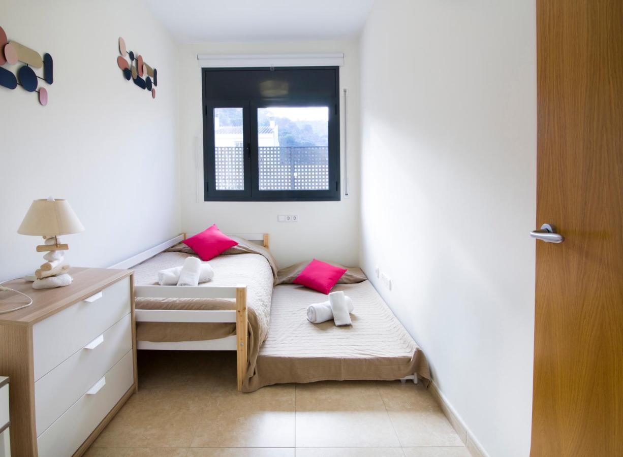 Appartement standing 58m plage à 3mn en voiture Roses Esterno foto